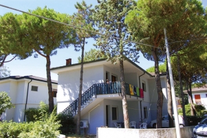 Apartm�n - vila 
m� vlstn� zahradu, na kter� je mo�n� parkovat, k dispozici klimatizace