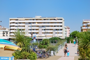 Apartmán - výhled na moře, přímo u pláže, rezervované parkovací místo