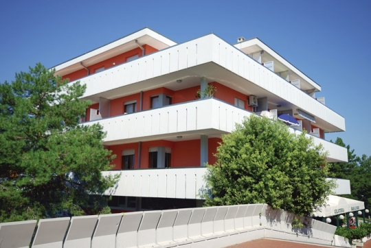 Apartmán - v bílzkosti sportovní centrum Beverly Hill s bazénem, výřivkou, tenisovými kurty, ...