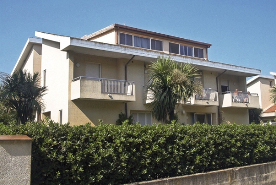 Apartmán rezidence Pinetina 4, 80m od pláže 